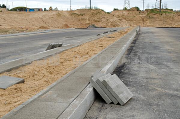 公路建設。路面瓷磚人行道